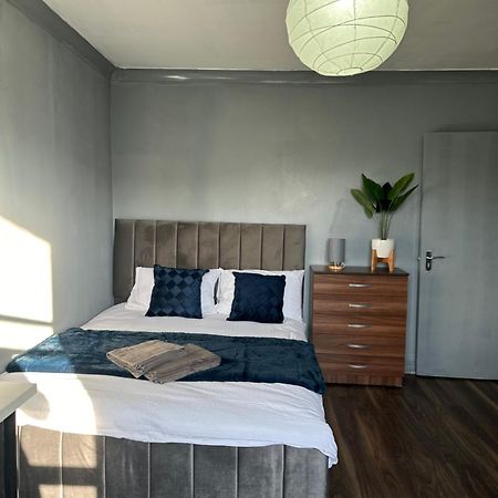 Luxury Room In A 4 Bedroom Flat! 4 Minutes Walk To Kingscross, St Pancras Londra Esterno foto