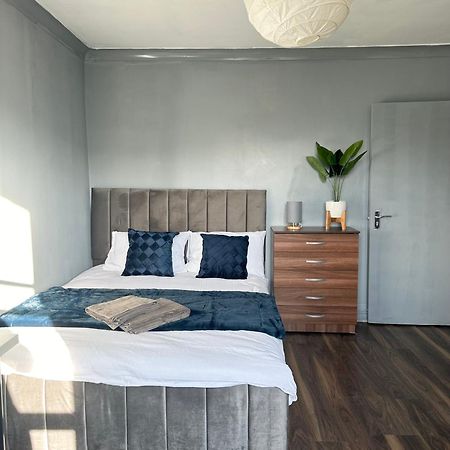 Luxury Room In A 4 Bedroom Flat! 4 Minutes Walk To Kingscross, St Pancras Londra Esterno foto
