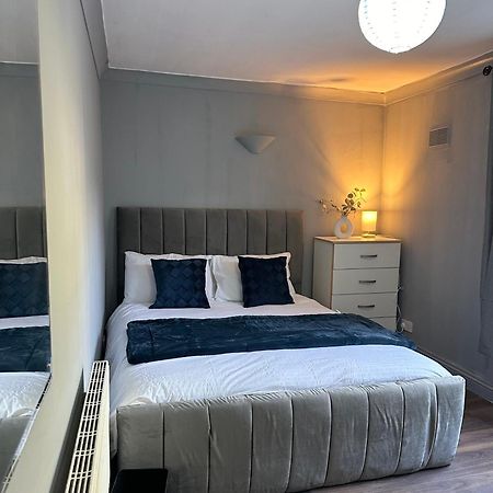 Luxury Room In A 4 Bedroom Flat! 4 Minutes Walk To Kingscross, St Pancras Londra Esterno foto