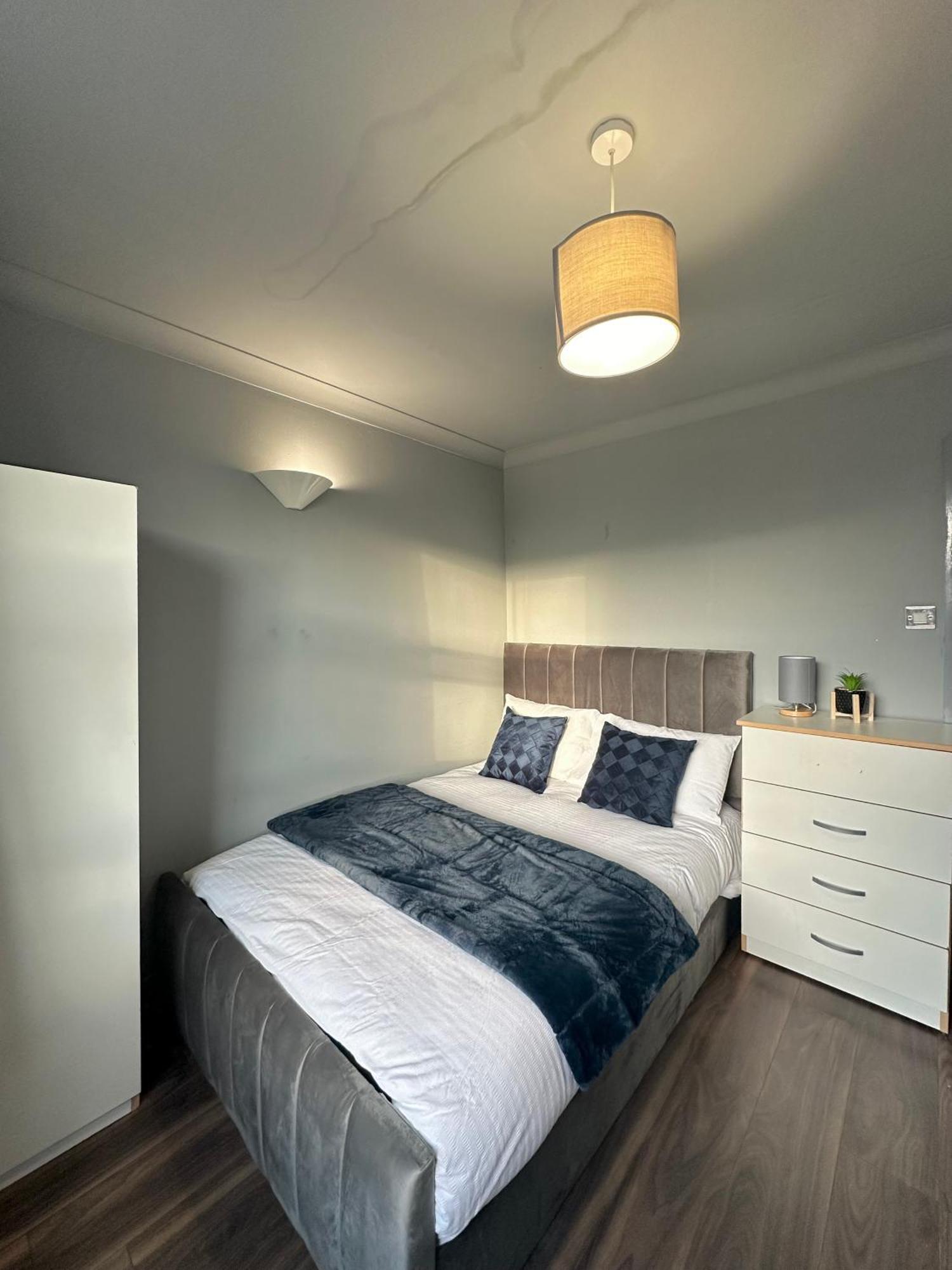 Luxury Room In A 4 Bedroom Flat! 4 Minutes Walk To Kingscross, St Pancras Londra Esterno foto