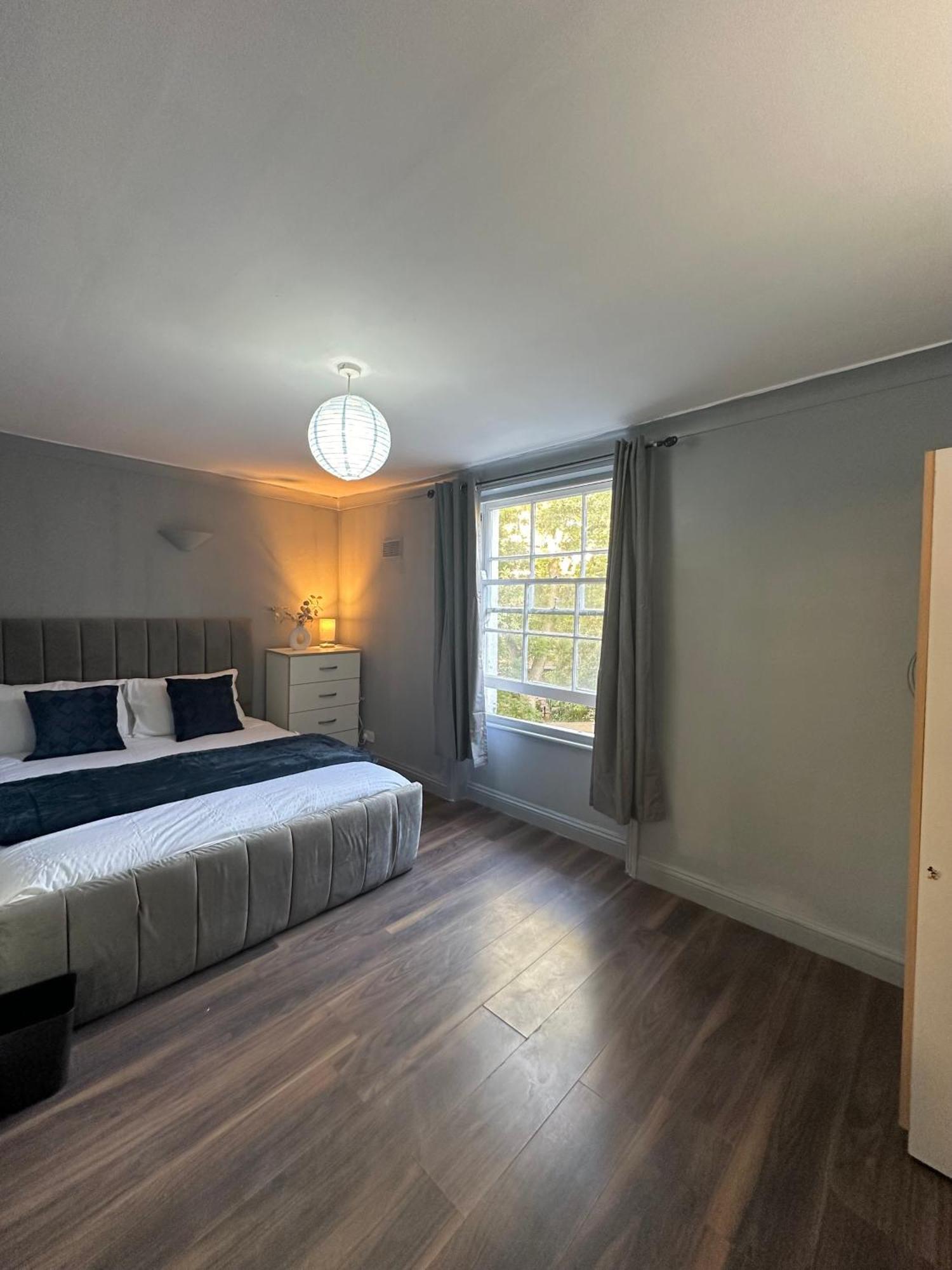 Luxury Room In A 4 Bedroom Flat! 4 Minutes Walk To Kingscross, St Pancras Londra Esterno foto