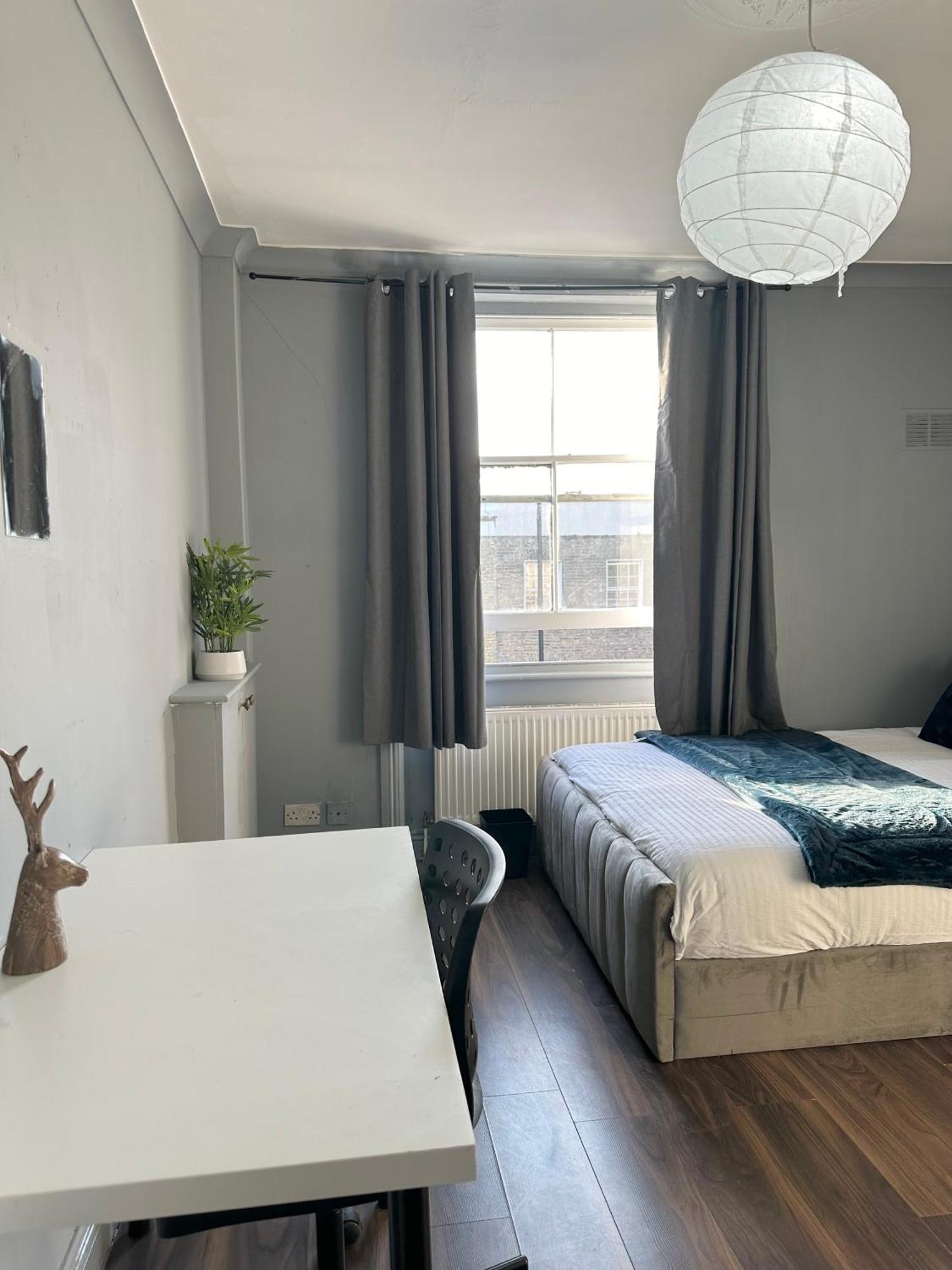 Luxury Room In A 4 Bedroom Flat! 4 Minutes Walk To Kingscross, St Pancras Londra Esterno foto