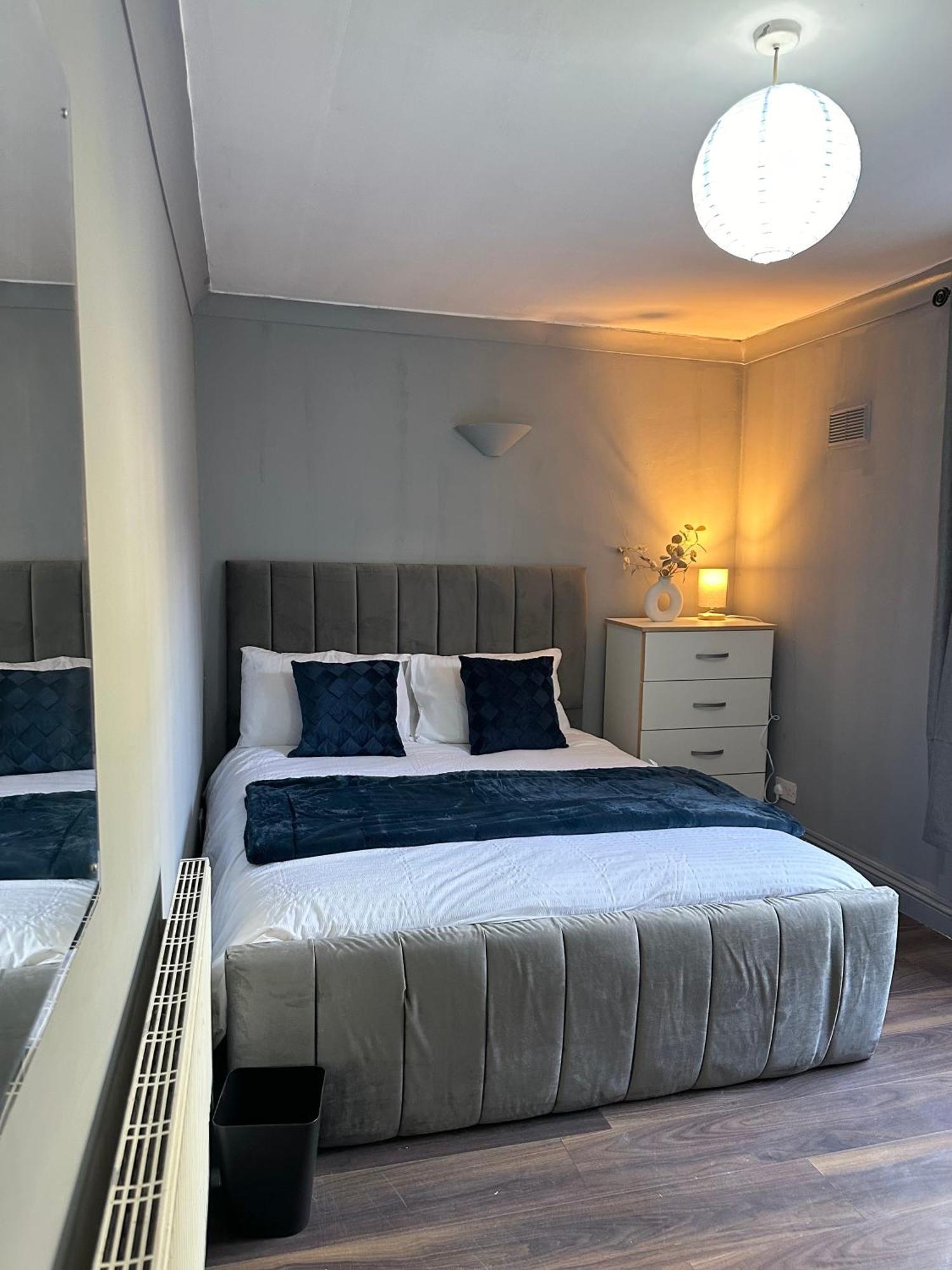 Luxury Room In A 4 Bedroom Flat! 4 Minutes Walk To Kingscross, St Pancras Londra Esterno foto