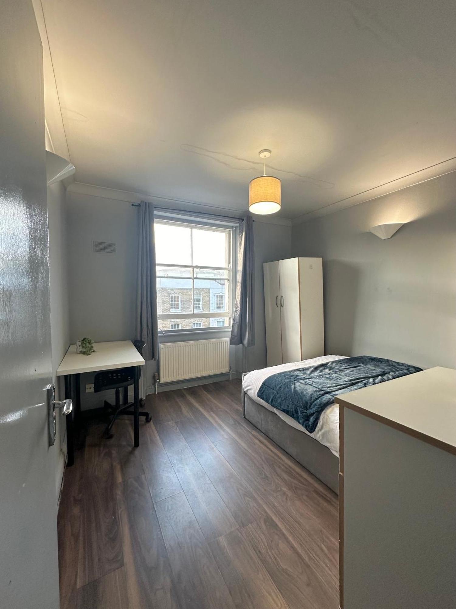Luxury Room In A 4 Bedroom Flat! 4 Minutes Walk To Kingscross, St Pancras Londra Esterno foto
