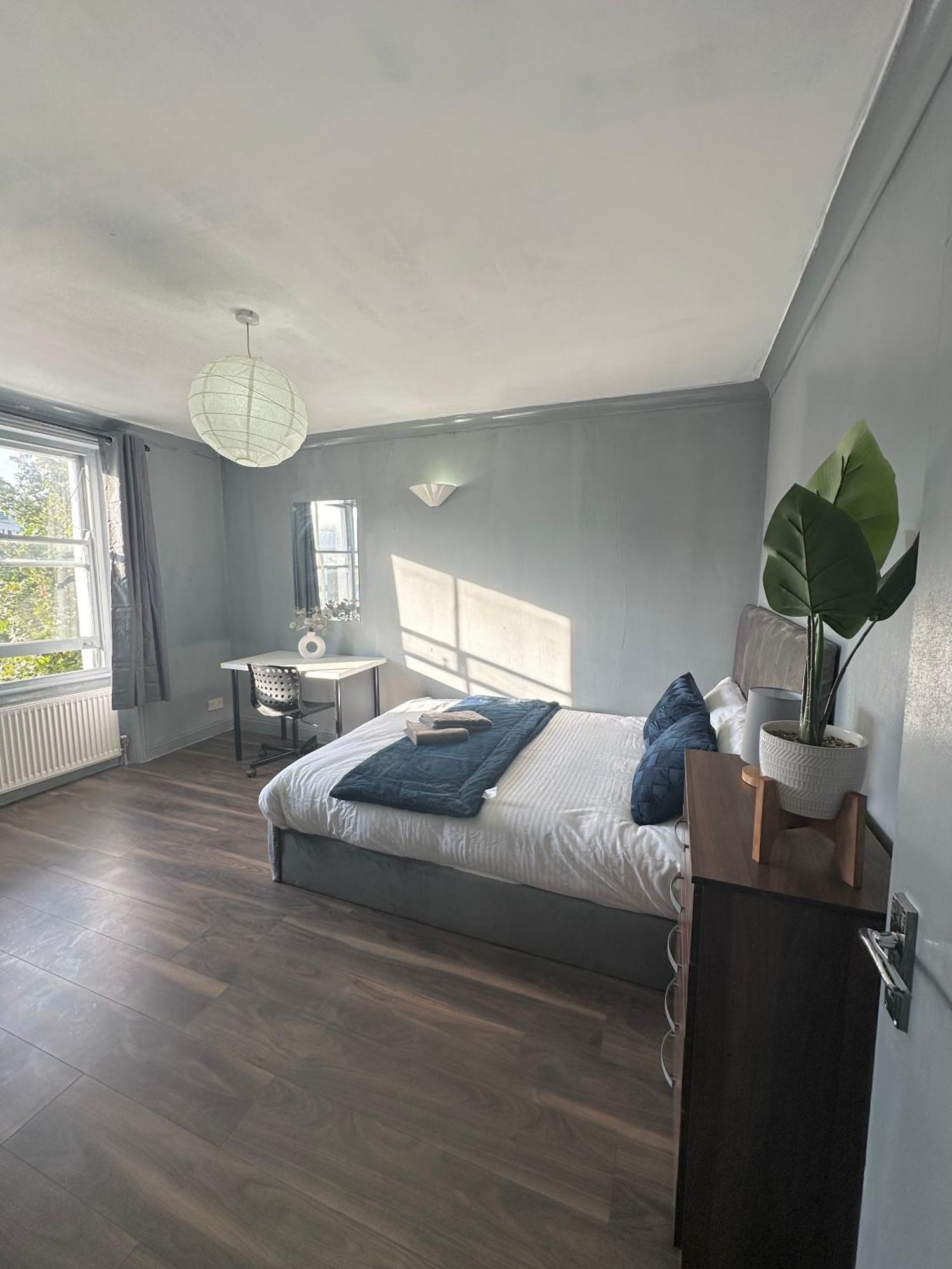 Luxury Room In A 4 Bedroom Flat! 4 Minutes Walk To Kingscross, St Pancras Londra Esterno foto