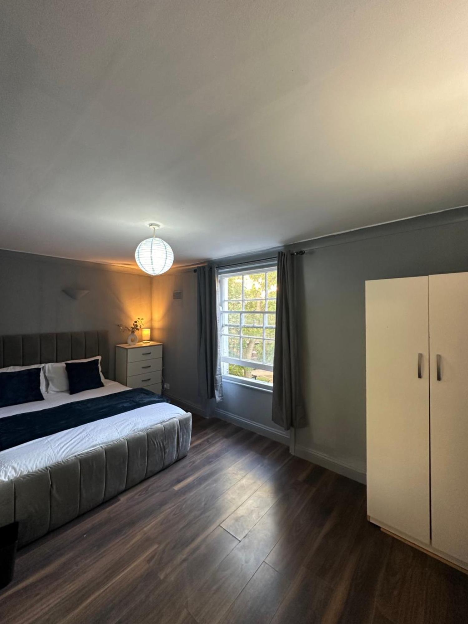 Luxury Room In A 4 Bedroom Flat! 4 Minutes Walk To Kingscross, St Pancras Londra Esterno foto