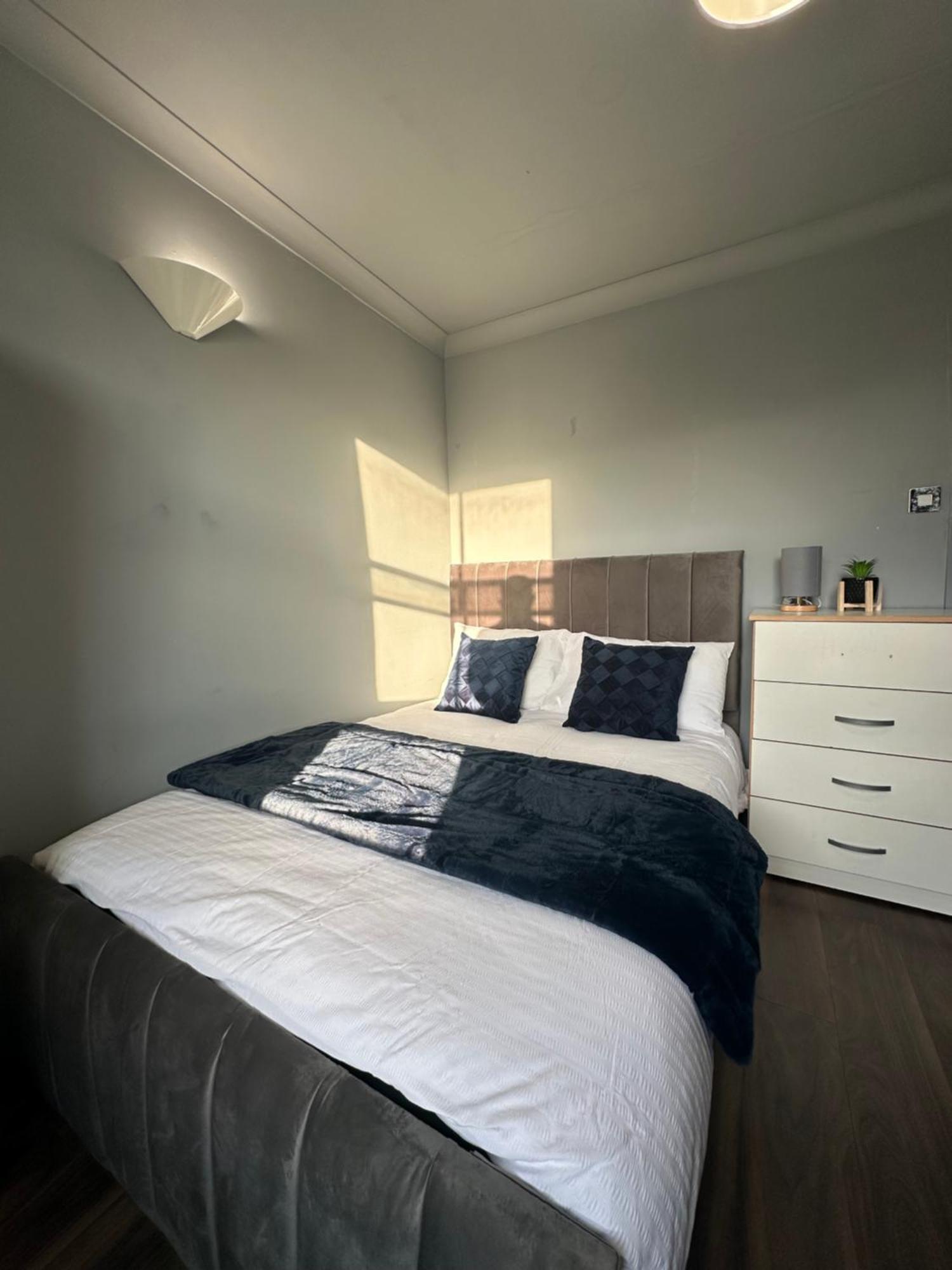 Luxury Room In A 4 Bedroom Flat! 4 Minutes Walk To Kingscross, St Pancras Londra Esterno foto