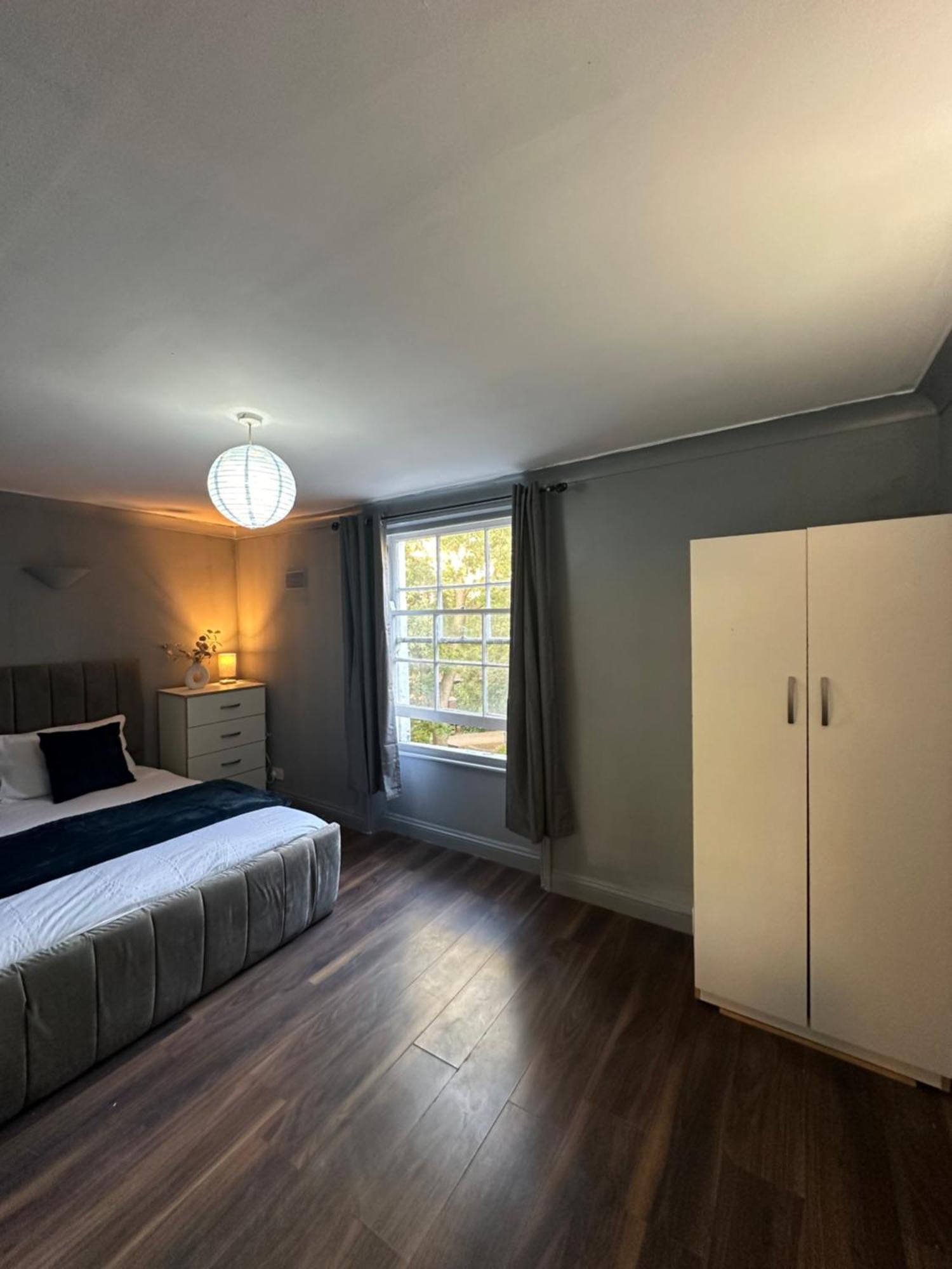 Luxury Room In A 4 Bedroom Flat! 4 Minutes Walk To Kingscross, St Pancras Londra Esterno foto