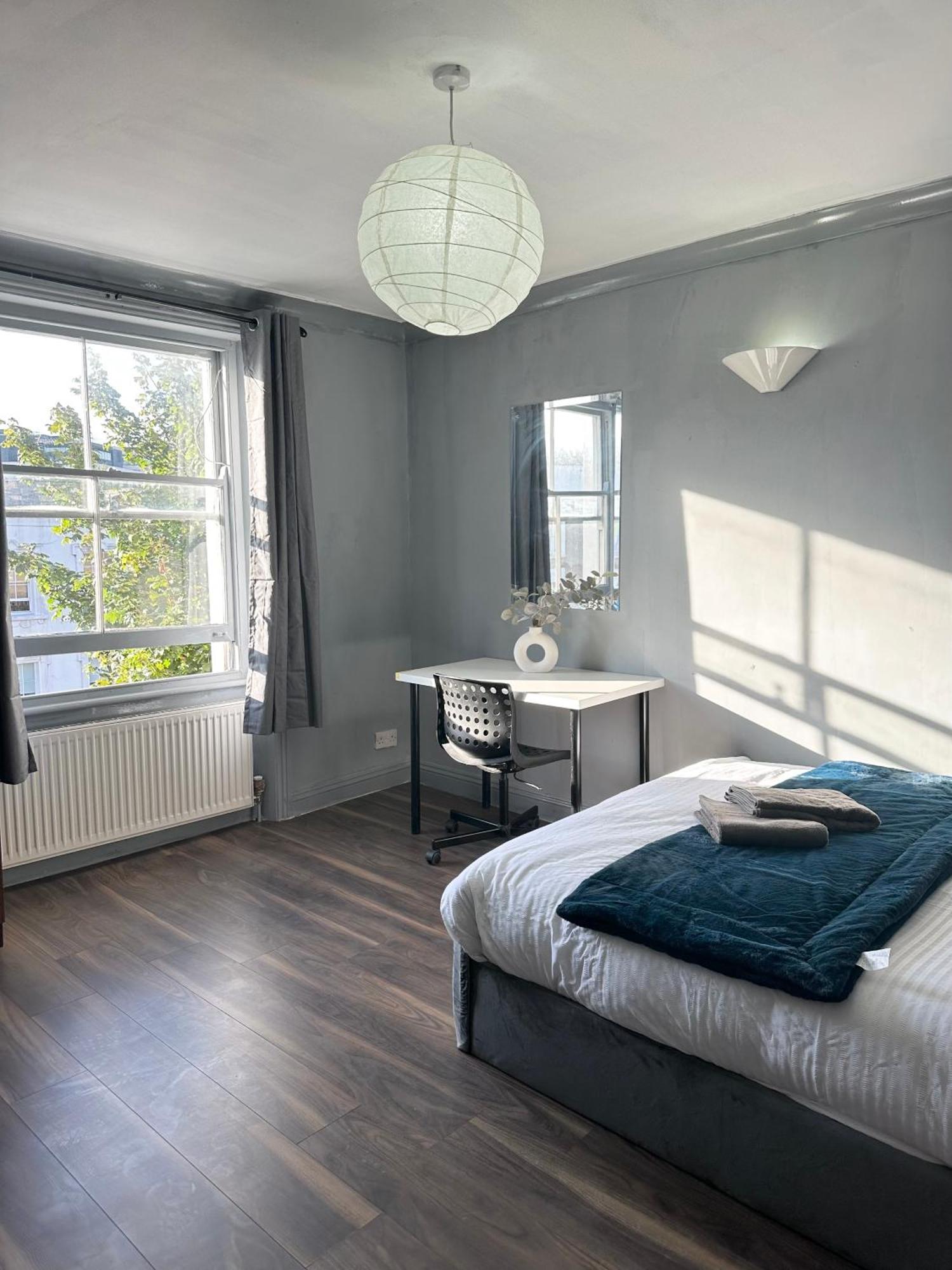 Luxury Room In A 4 Bedroom Flat! 4 Minutes Walk To Kingscross, St Pancras Londra Esterno foto