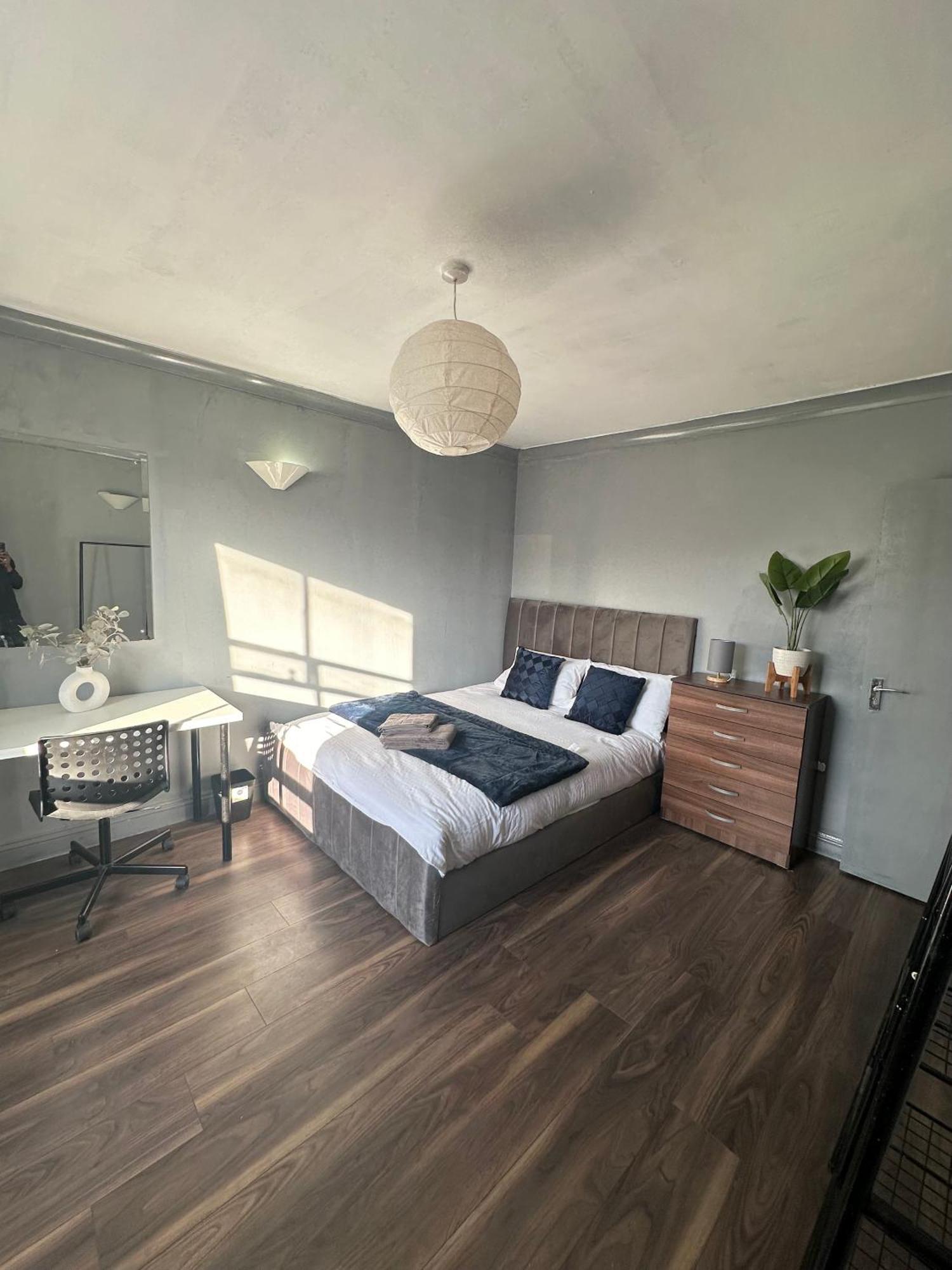 Luxury Room In A 4 Bedroom Flat! 4 Minutes Walk To Kingscross, St Pancras Londra Esterno foto