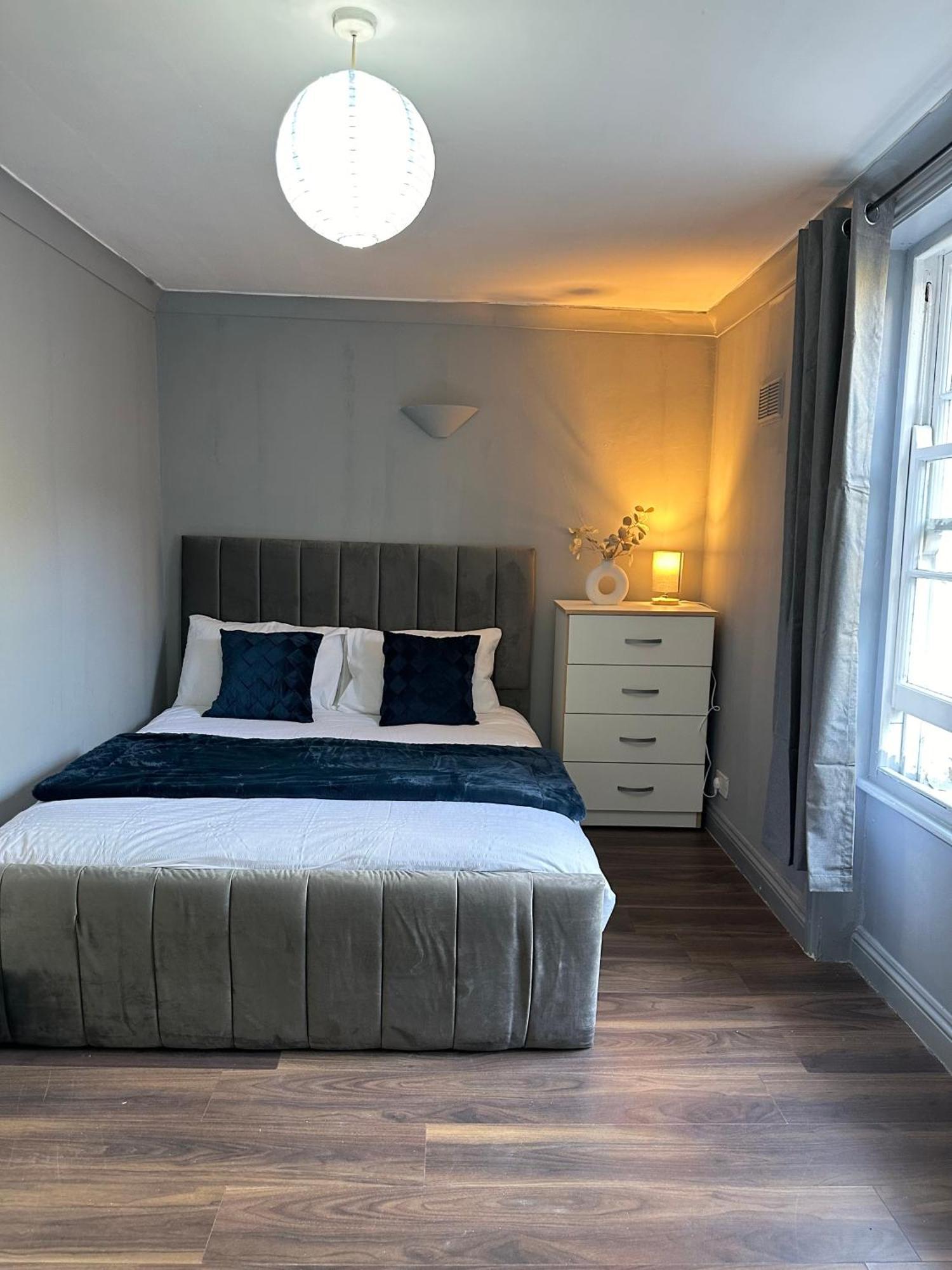 Luxury Room In A 4 Bedroom Flat! 4 Minutes Walk To Kingscross, St Pancras Londra Esterno foto