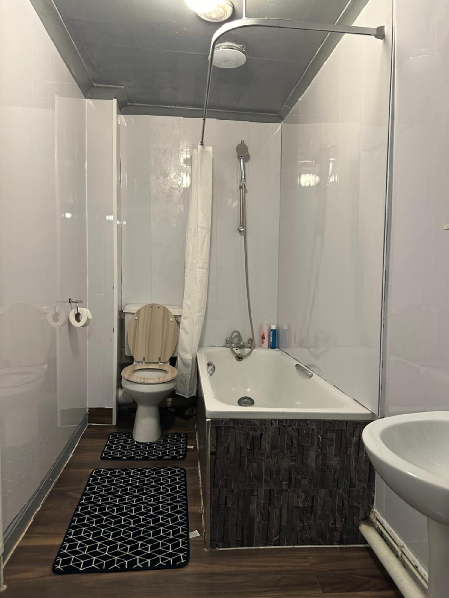 Luxury Room In A 4 Bedroom Flat! 4 Minutes Walk To Kingscross, St Pancras Londra Esterno foto