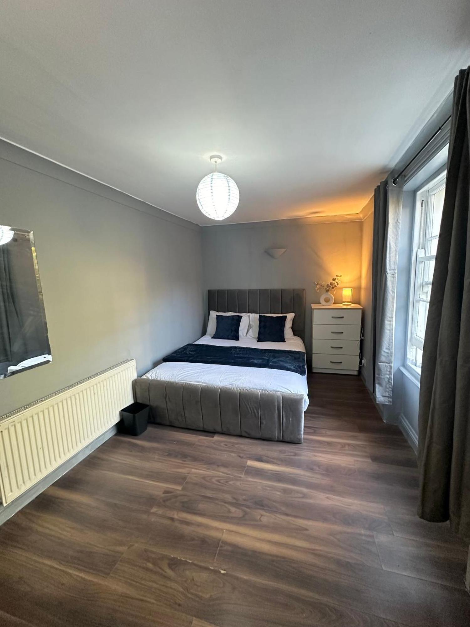 Luxury Room In A 4 Bedroom Flat! 4 Minutes Walk To Kingscross, St Pancras Londra Esterno foto
