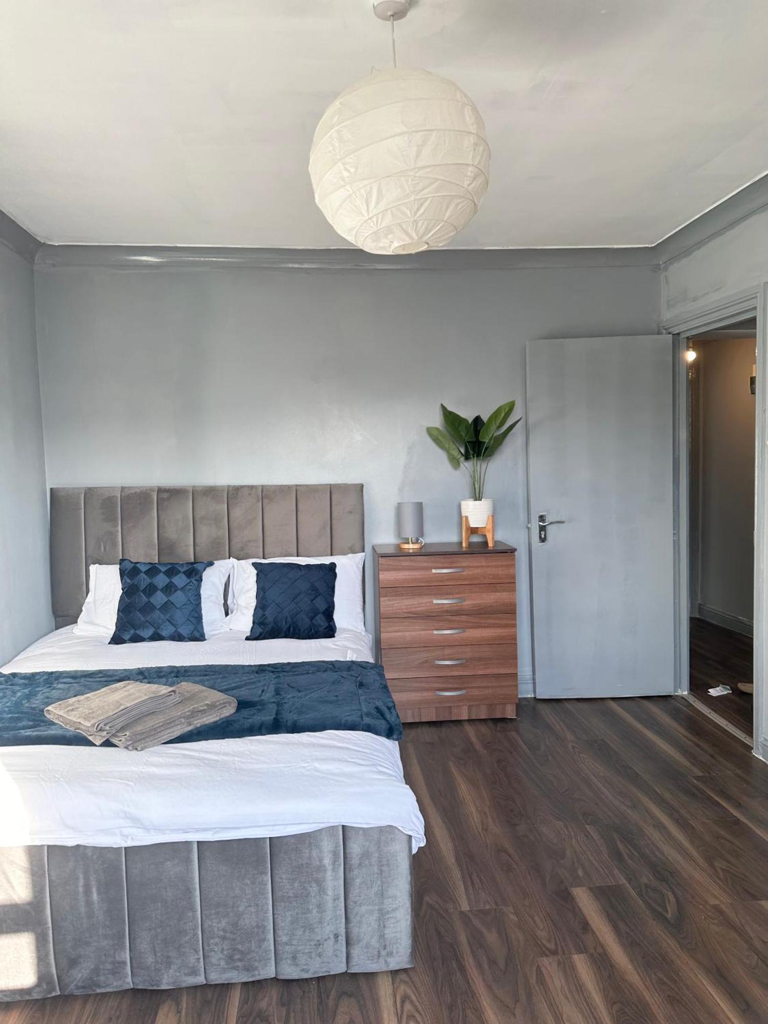 Luxury Room In A 4 Bedroom Flat! 4 Minutes Walk To Kingscross, St Pancras Londra Esterno foto