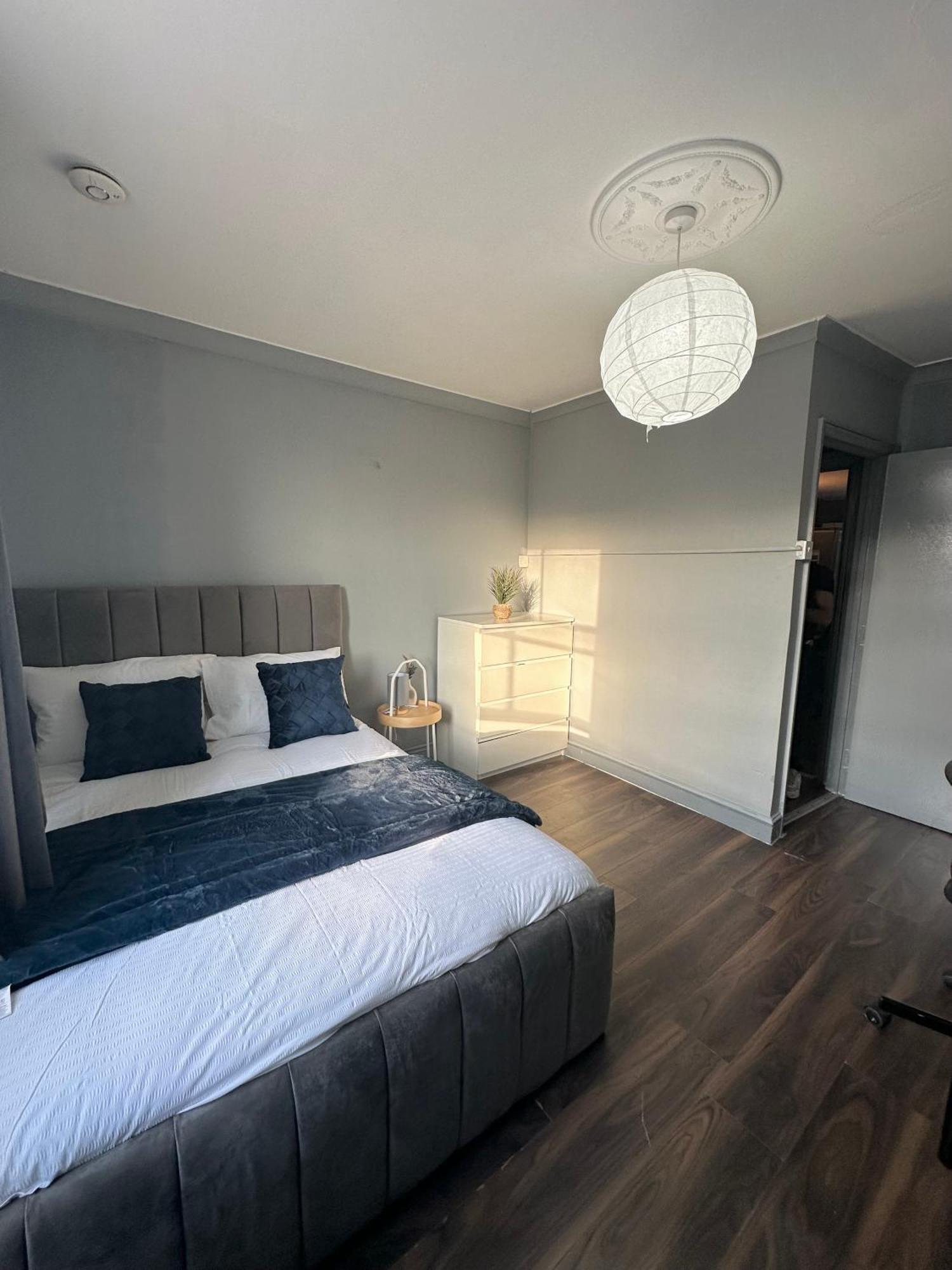 Luxury Room In A 4 Bedroom Flat! 4 Minutes Walk To Kingscross, St Pancras Londra Esterno foto