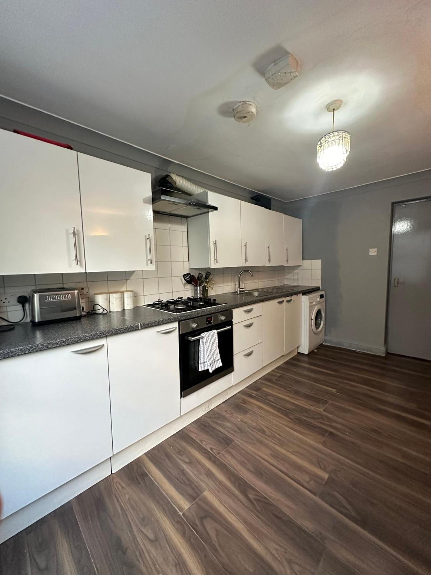 Luxury Room In A 4 Bedroom Flat! 4 Minutes Walk To Kingscross, St Pancras Londra Esterno foto